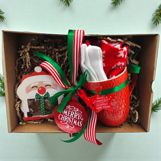 Christmas Mug Gift Set of 4 with Socks & Chocolates