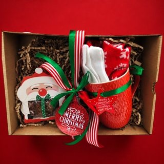 Christmas Mug Gift Set of 4 with Socks & Chocolates