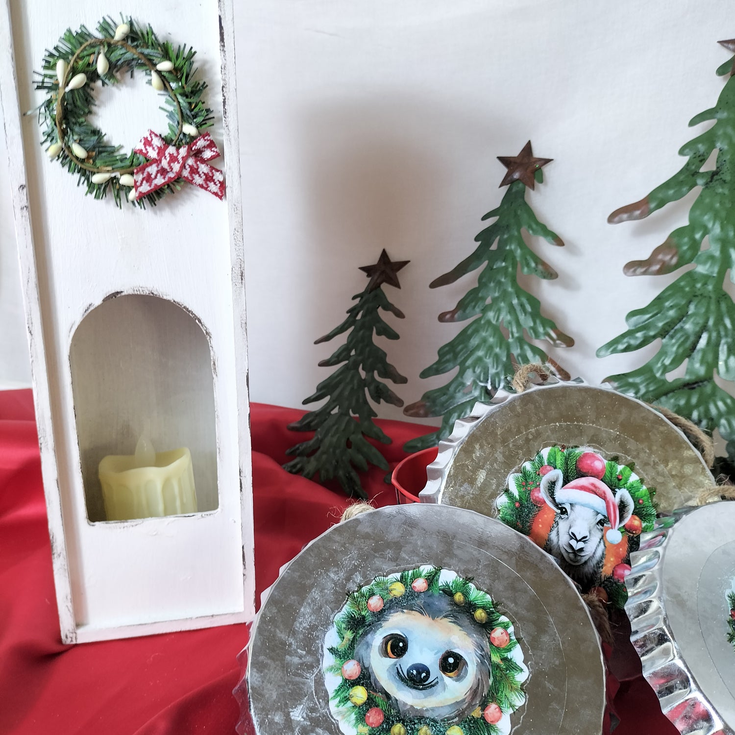 Get the Look: Traditional Christmas – styled display by The Holiday Shop